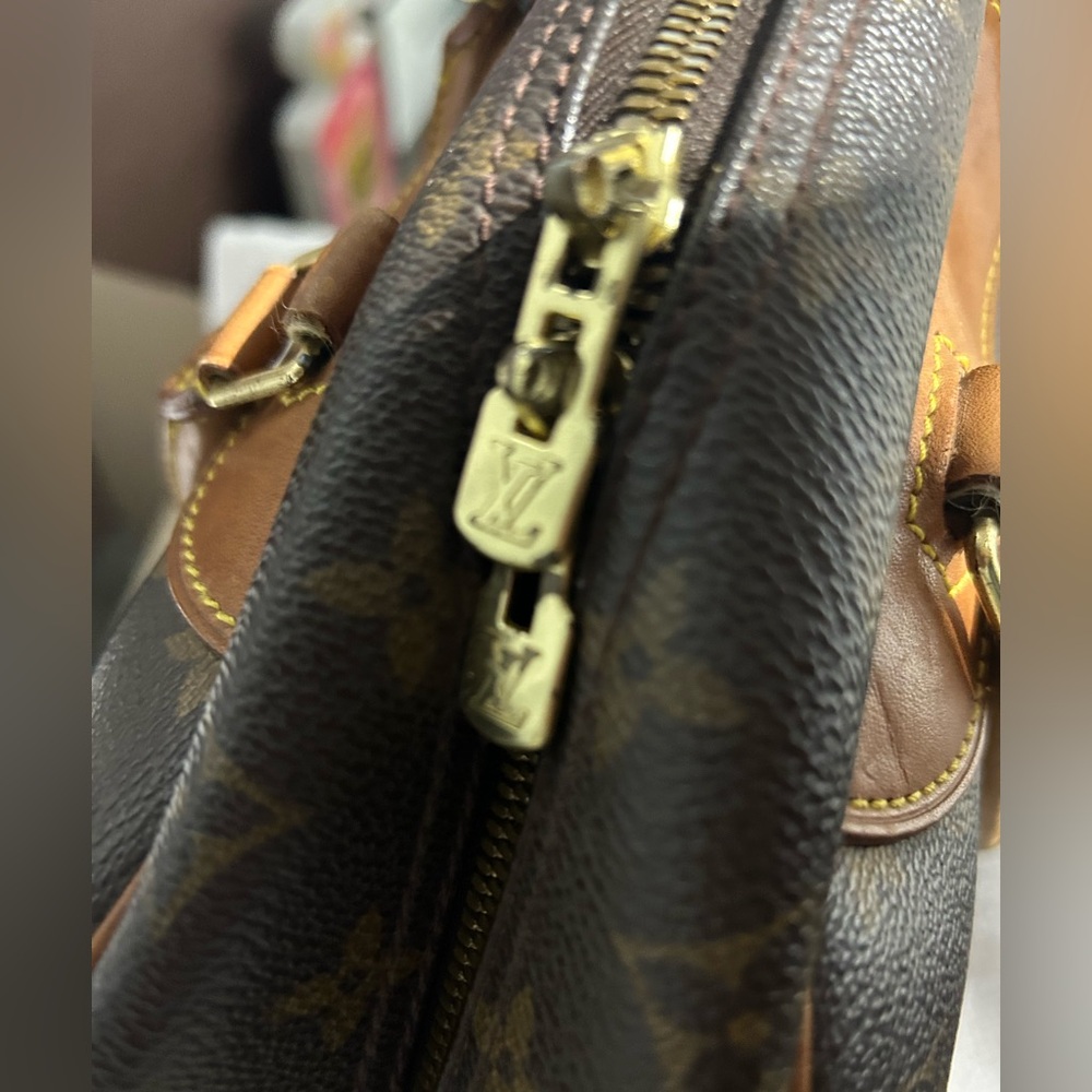 Louis Vuitton Monogram Canvas Handbag - Picture 14 of 16